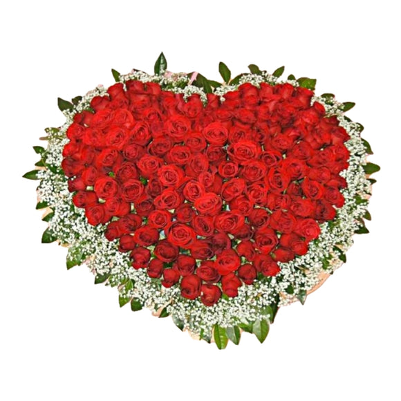 Heart-shaped red roses table flower arrangement
