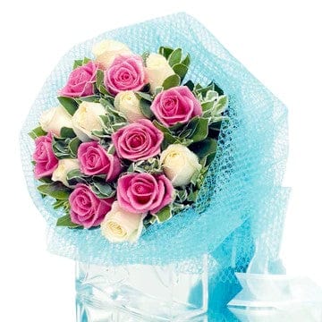 16 mixed pink and white roses bouquet